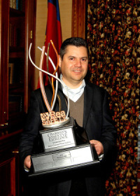 Ricardo with trophy